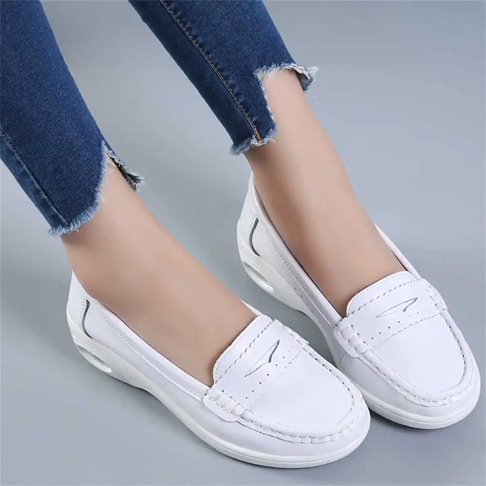 Thick Sole Slipon White Traine - Men'S Best Sneakers For Formal Wear recension och pris