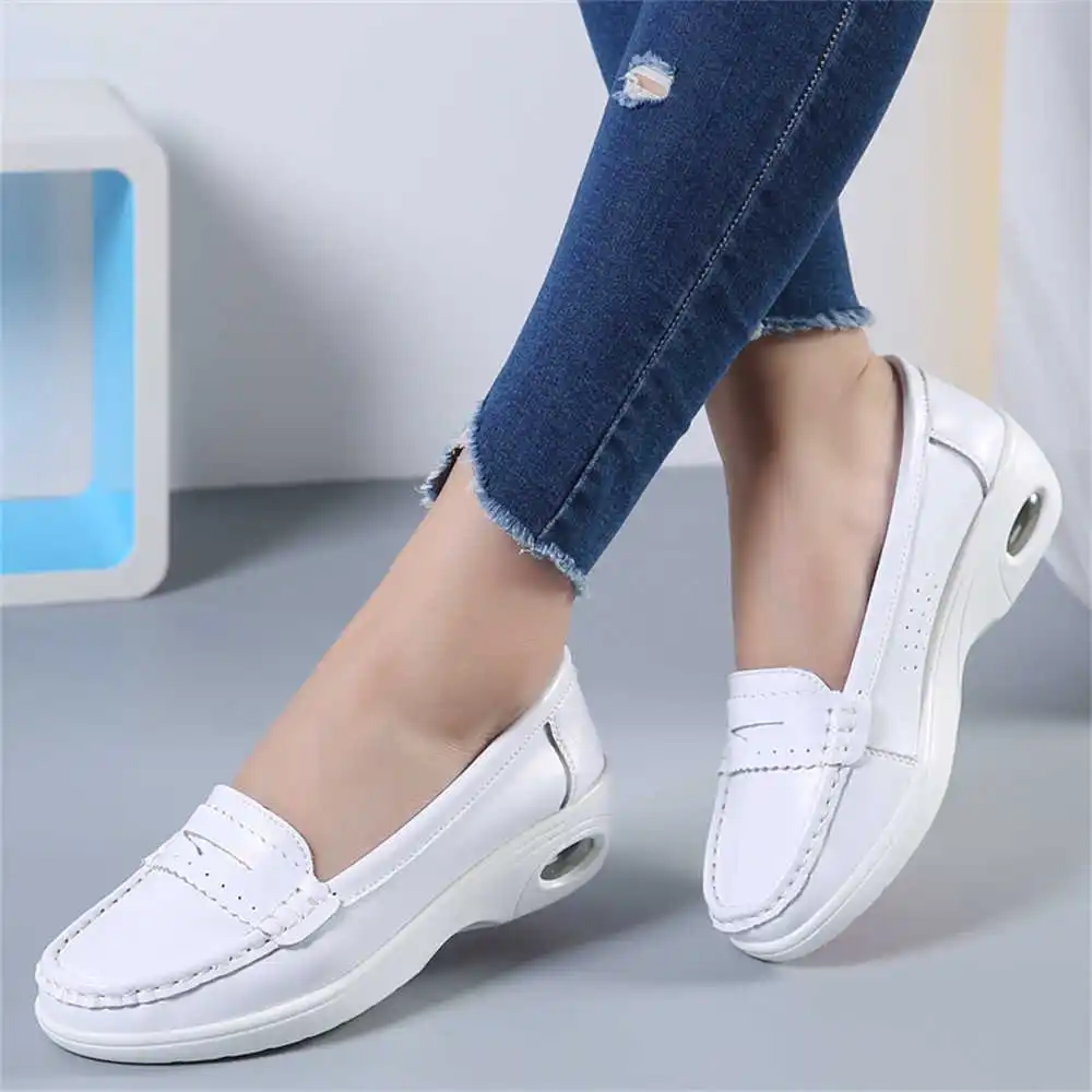 Thick Sole Slipon White Traine - Men'S Best Sneakers For Formal Wear recension och pris